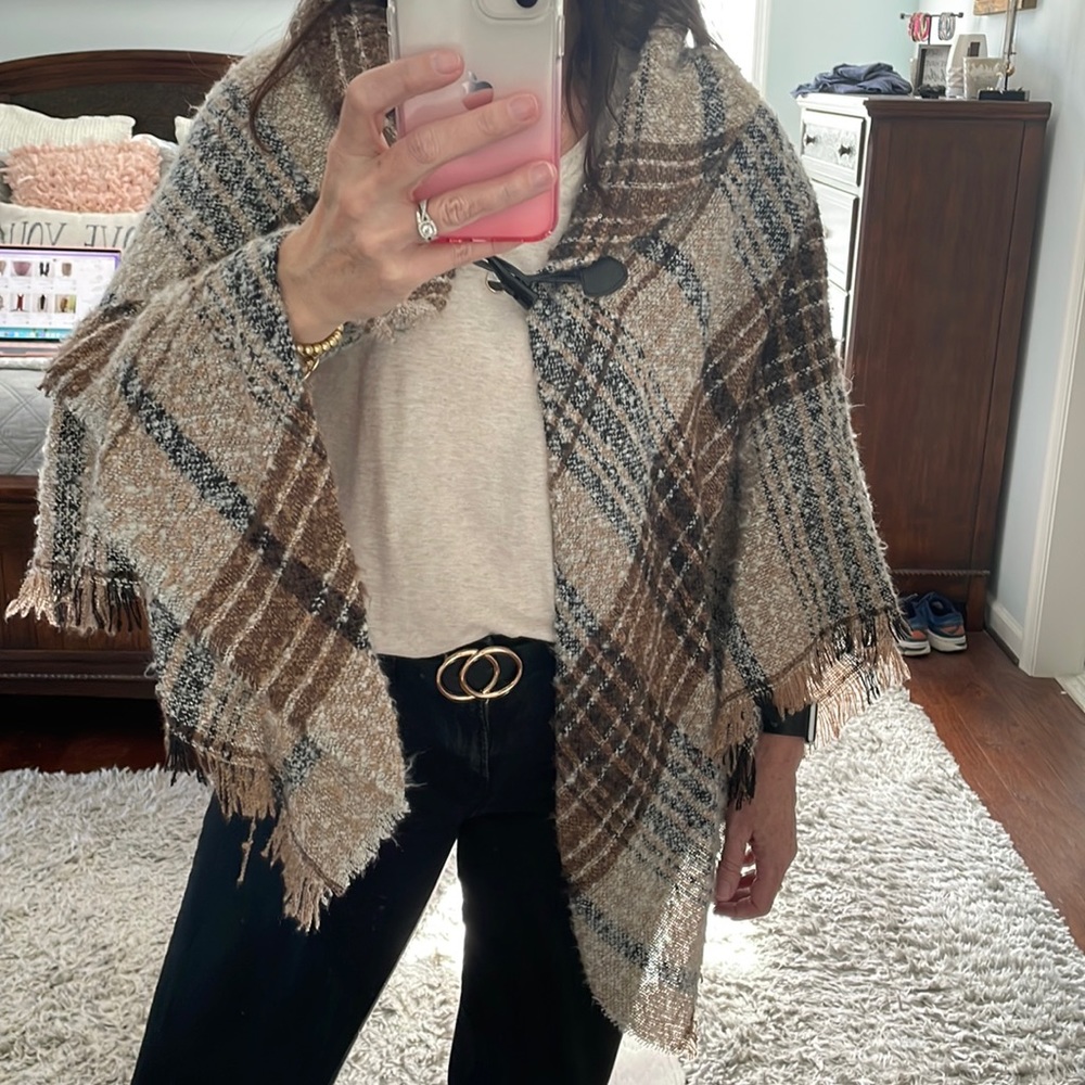 NWOT - Modena Brown, Tan and Cream Blanket Fringe Poncho OS - Picture 3 of 7